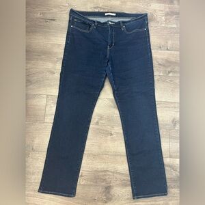 Levi’s Women’s Shaping Straight Jeans
